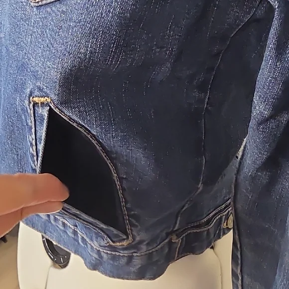 Vintage Women’s Classic Blue Denim Jacket – Made in Canada – Size S - Picture 3 of 9